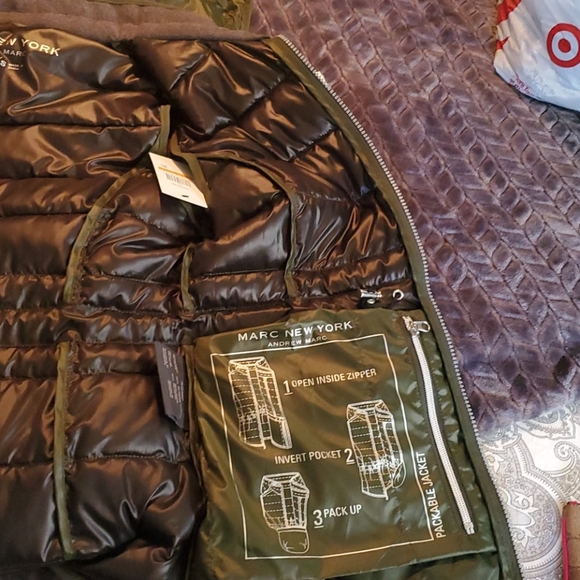 Vest - Picture 3 of 4